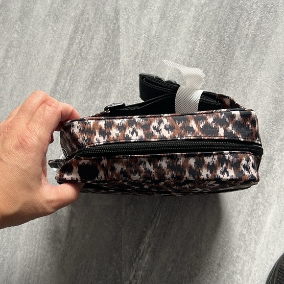 Nylon Crossbody Belt Bag animal print black & brown - Picture 6 of 9